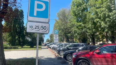 Вимагають гроші: у Тернополі на парковках аферисти "підставляють" водіїв. ВІДЕО
