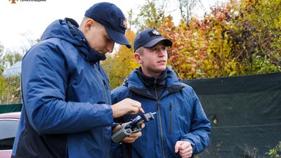 Використовують дрони і квадроцикли: на Тернопільщині другу добу шукають жінку, котра пішла в ліс по гриби. ФОТО