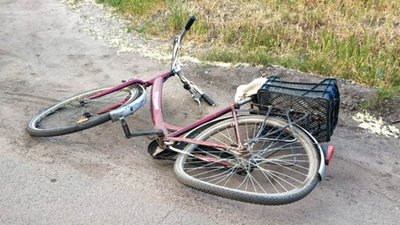 Поліція розшукує водія, котрий збив 72-річну велосипедистку і втік