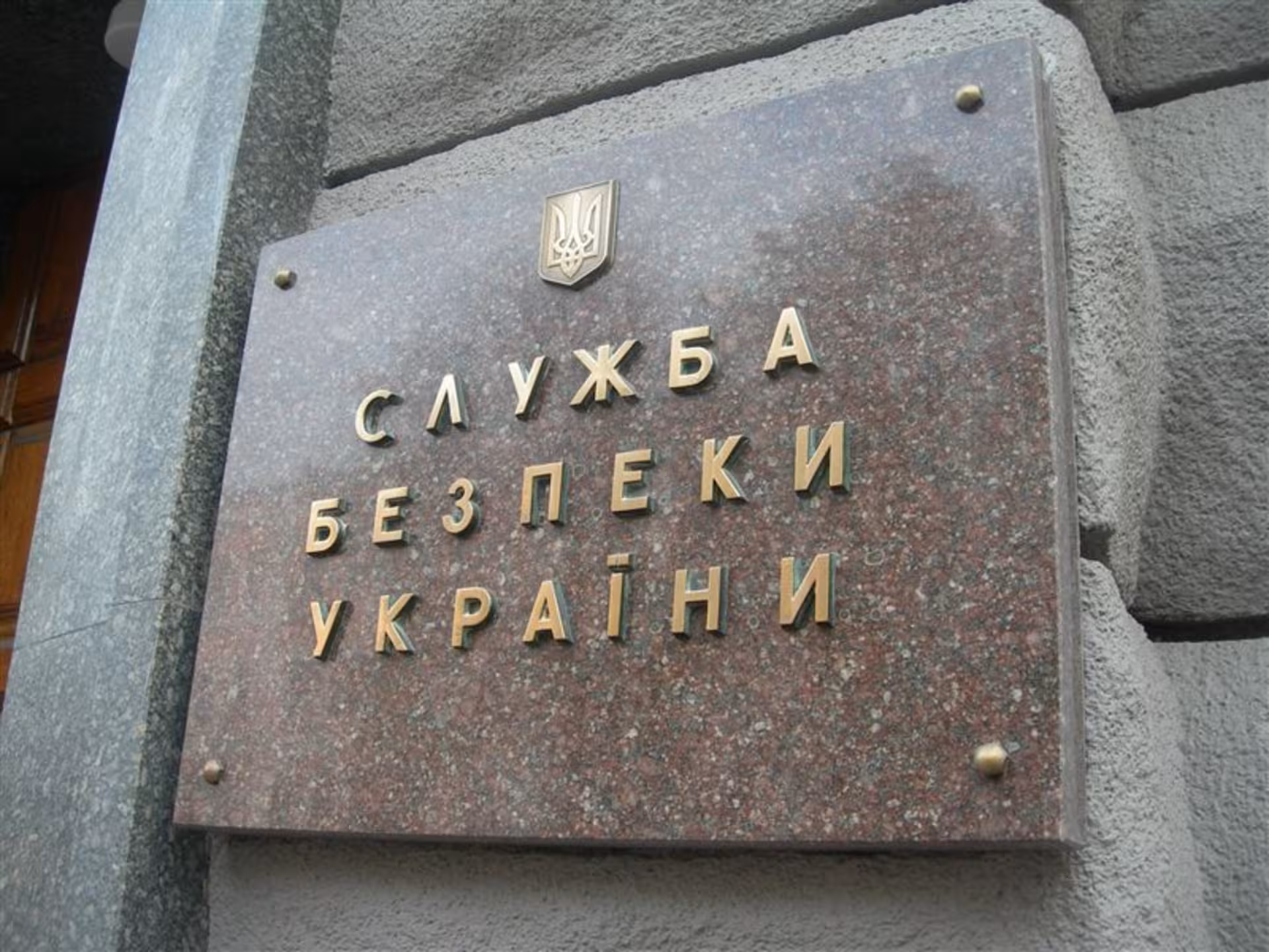 Куди телефонувати, якщо ви помітили на виборчій дільниці терориста