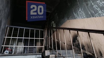 Все чорне від кіптяви: у центрі Тернополя горіла квартира, є жертва. ФОТО, ВІДЕО
