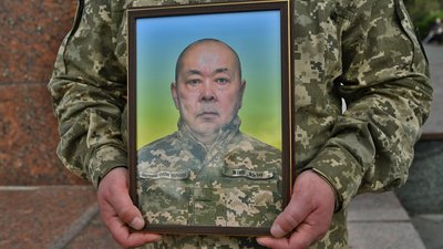 На Тернопільщині попрощалися із захисником Айбеком Лесбаєвим. ФОТО