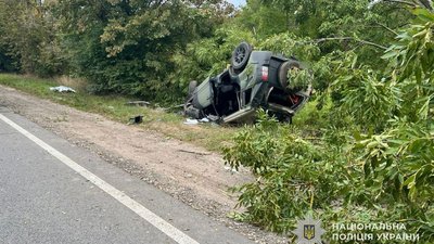 Автомобіль злетів з траси і перекинувся: смертельна ДТП у Тернополі