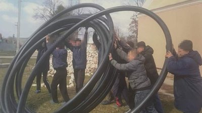 Голова громади біля Тернополя "будував" водогін, який мешканці проклали за власні кошти