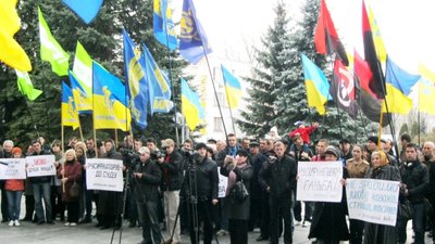 У Кайди лякають Януковича імпічментом, а Федик - проти