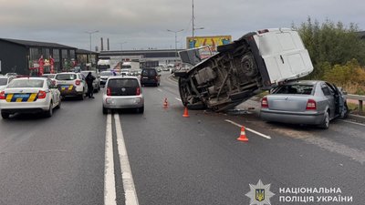 На об'їзді Тернополя в ДТП потрапило 4 автомобілі