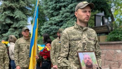 Допомагав пораненим на полі бою: у Тернополі попрощалися із загиблим захисником