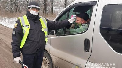 На в'їздах до сіл, де зафіксували коронавірус, облаштовані пропускні пункти