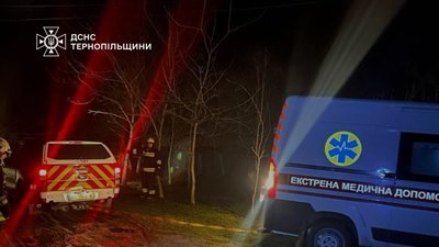 Сам удома: в Тернополі рятувальники визволяли маленьку дитину, яка зачинилася у квартирі