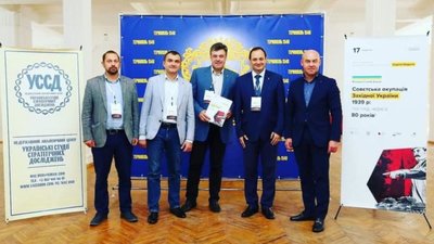 Зеленський назвав "мерів-свободівців" бунтарями за захист української мови