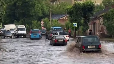 Град як горох і ріки замість вулиць: місто на Тернопільщині "накрила" стихія. ВІДЕО