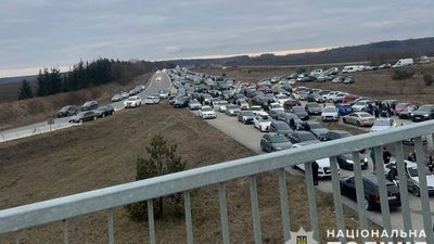 "Мажорні" розваги біля Тернополя: поліція розшукує організаторів автоперегонів. ВІДЕО