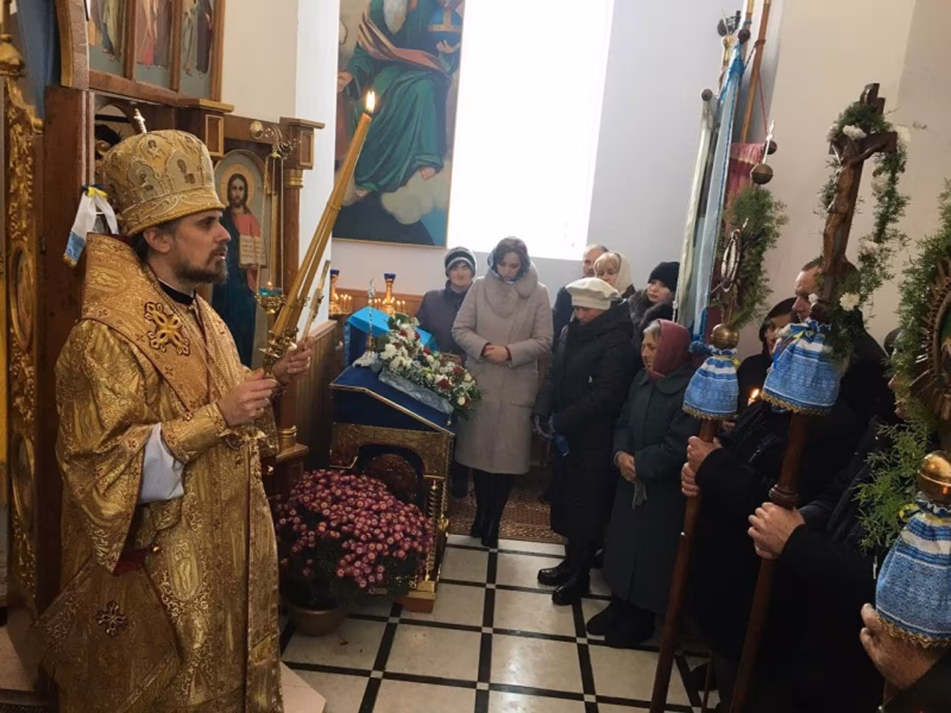 У храмі на Тернопільщині освятили новий престол. ФОТО