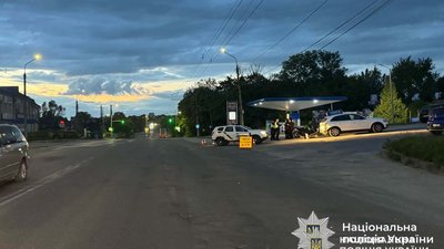 Неповнолітні хлопець і дівчина травмувалися у ДТП в Тернополі: їхали на мотоциклі
