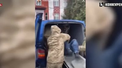 Побили, закинули в автомобіль і повезли у невідомому напрямку: черговий скандал довкола ТЦК. ВІДЕО