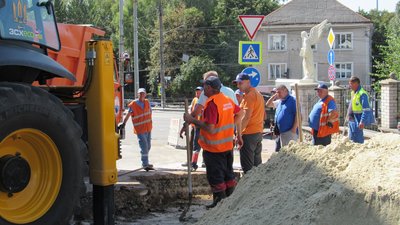 Копали вздовж і впоперек, але трубу-невидимку так і не знайшли: як просуваються роботи на Руській