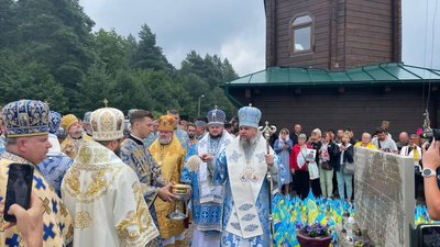 Митрополит Епіфаній заклав наріжний камінь під будівництво храму-пантеону на Тернопільщині. ФОТО