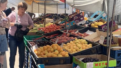 Сезон персиків і абрикосів – у розпалі. На тернопільських ринках ціни "кусаються"