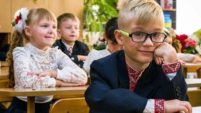 На Тернопільщині за парти сіло на півтисячі першокласників менше, аніж торік
