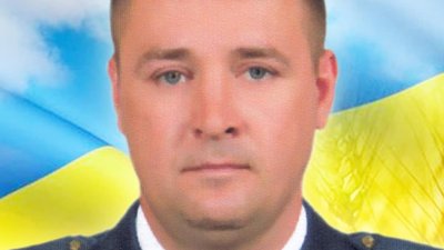 Біля могили брата: на Тернопільщині перепоховають воїна, котрий загинув більше року тому