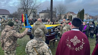 "Загинув за кожного з нас": на Тернопільщині попрощалися із Героєм Віталієм Гринчуком. ФОТО