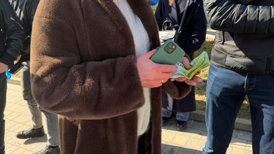 За чужих 2560 євро працівниця центру правової допомоги відповість у суді