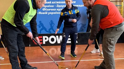 Флорбол, бадмінтон і регбі: уроки фізкультури на Тернопільщині будуть проводити по-новому