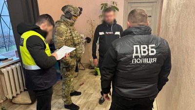 Відправляли поштою по всій Україні: ділки масово підробляли водійські посвідчення