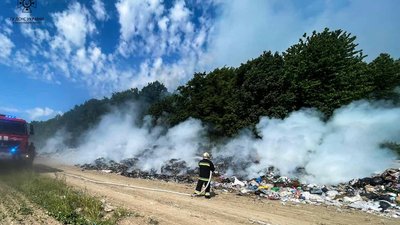 Стихійне сміттєзвалище горіло на Тернопільщині