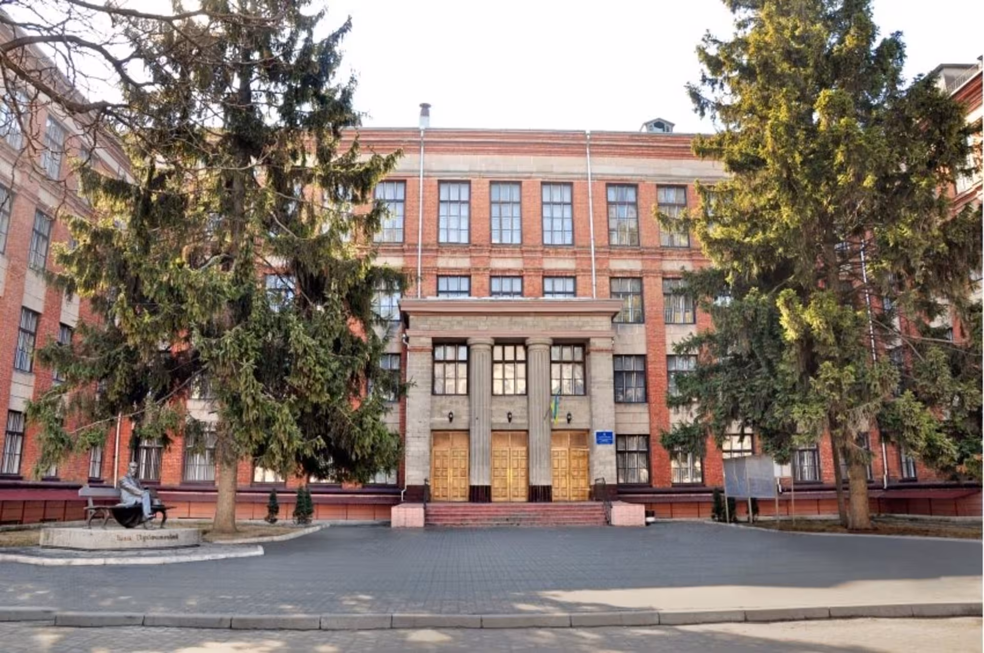 Медичний університет збудував хлів на центральній вулиці Тернополя?