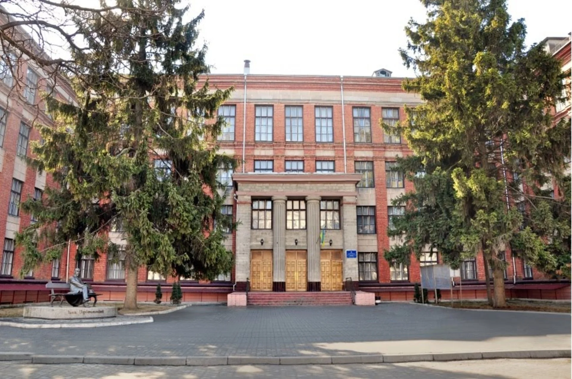 Медичний університет збудував хлів на центральній вулиці Тернополя?