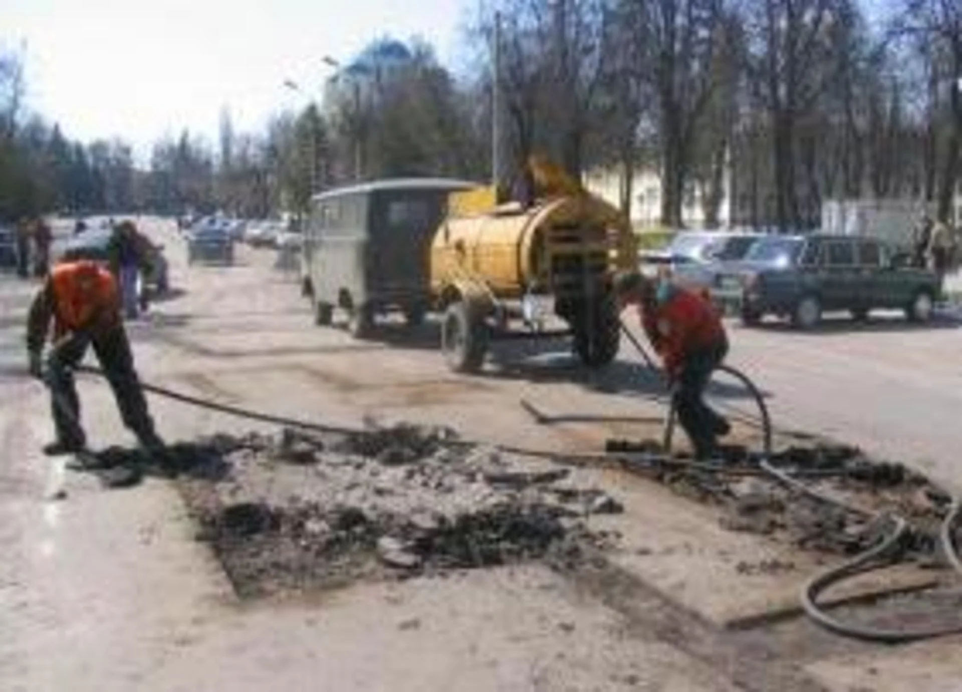Відремонтовану два роки тому за 5 мільйонів гривень дорогу латають знову