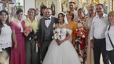 Одружився староста села на Тернопільщині, котрий служить у ЗСУ