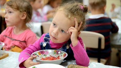 Тернопільські школярі будуть розраховуватися у їдальні електронними квитками