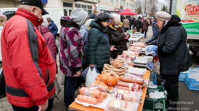 Традиційні сільськогосподарські ярмарки в Тернополі працюватимуть і наступного року