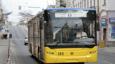 У Тернополі зупиняють громадський транспорт