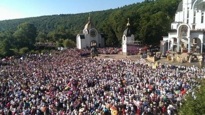 На прощі у Зарваниці чекають паломників із США і Німеччини. ВІДЕО