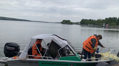 Тернопільський став очищують водоростями