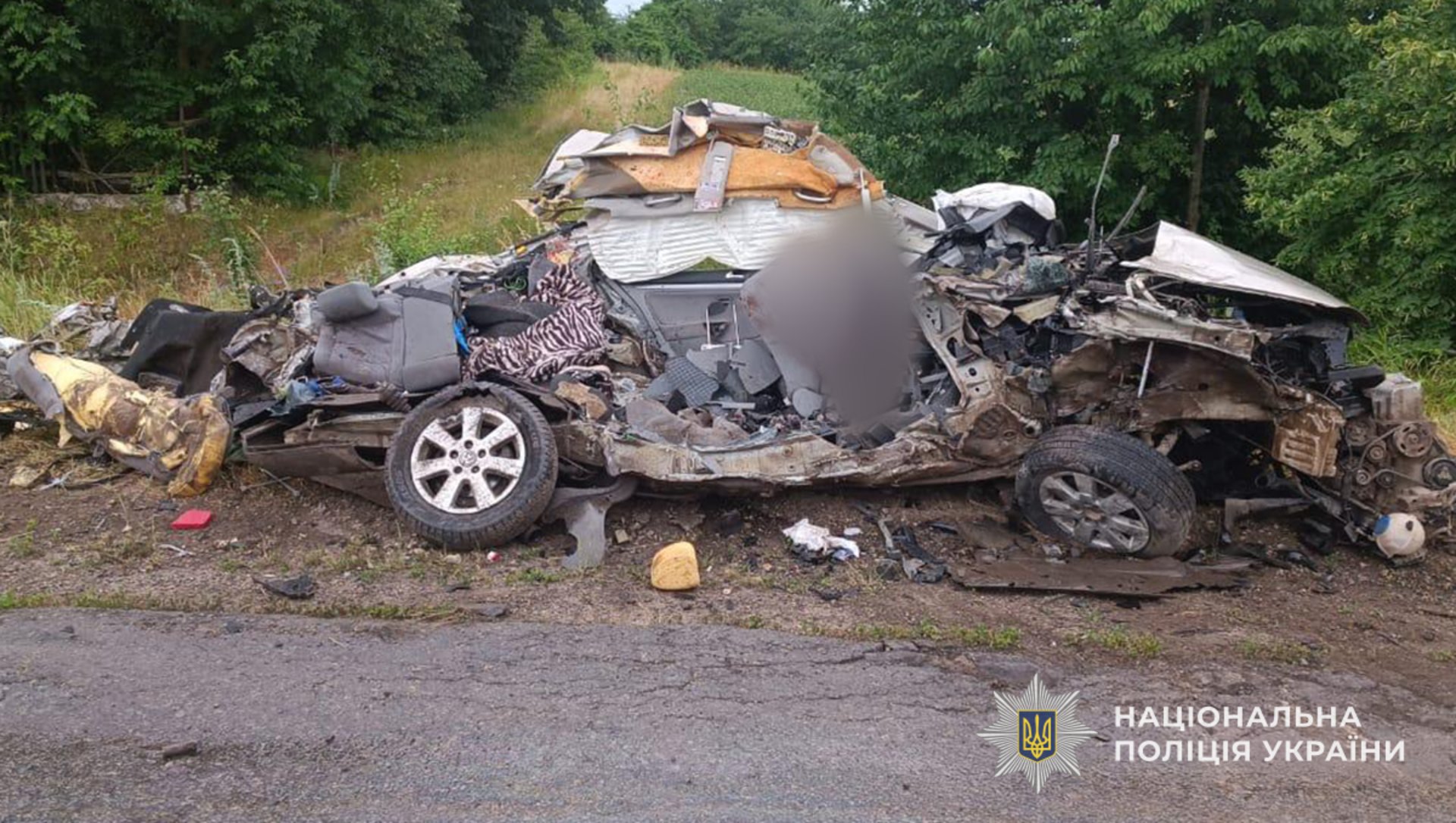 Автомобіль зім'яло наче бляшанку: у жахливій ДТП загинули четверо людей. ФОТО