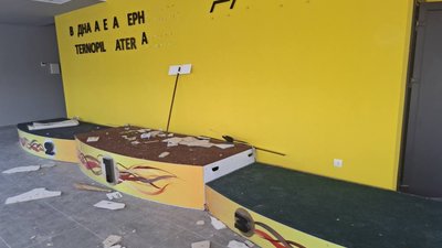 Вандали влаштували погром на водній арені в Тернополі, у будівництво якої "вбухали" понад сто мільйонів гривень. ФОТО
