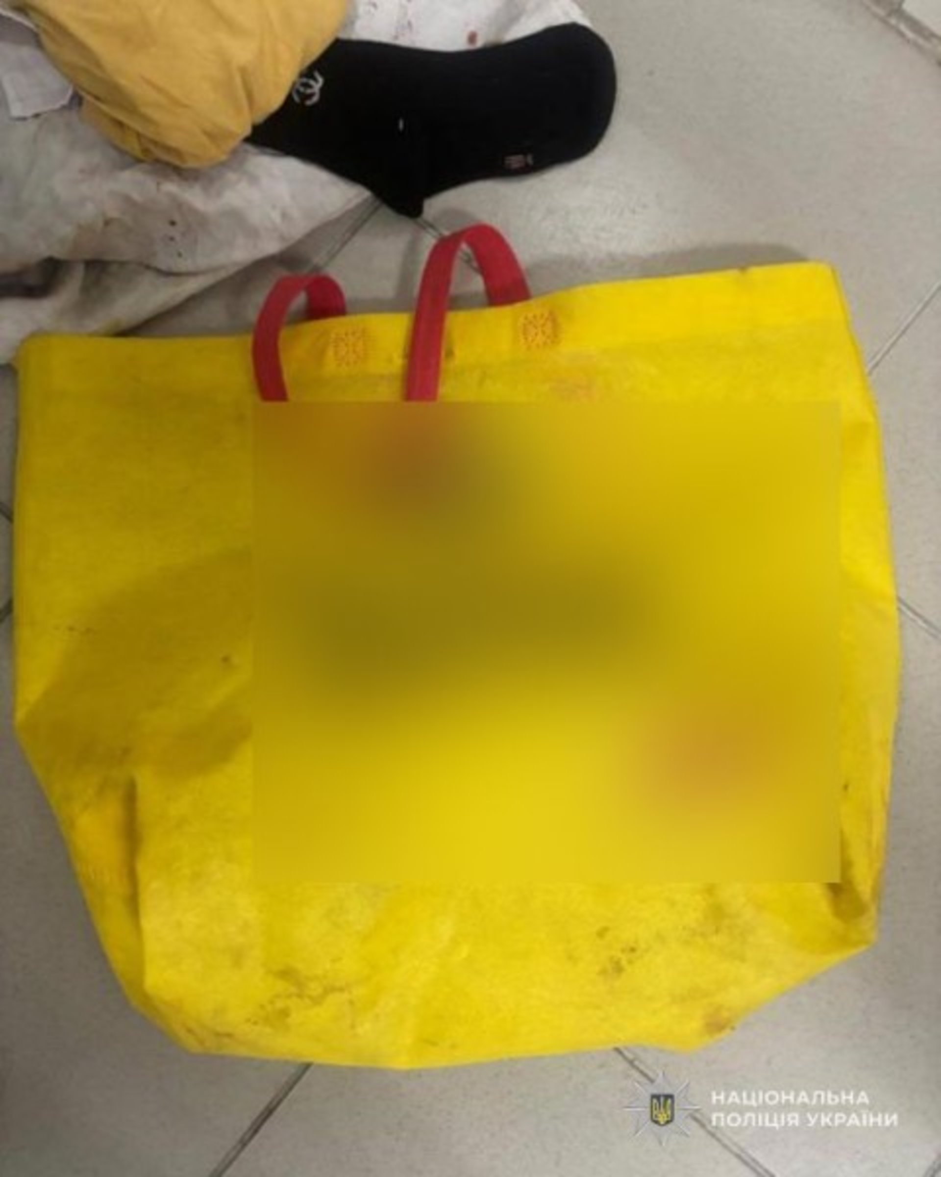 Серед ночі у під'їзді тернопільської багатоповерхівки знайшли немовля