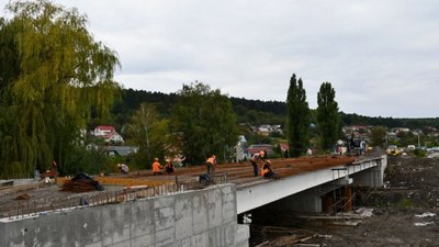 Тимчасову переправу біля реконструйованого мосту в Теребовлі закрили