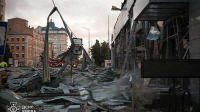 Ворог вночі масовано атакував ракетами і дронами Київ