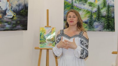 Художниця із Калуша презентувала у Тернополі "Шлях ангела". ФОТО