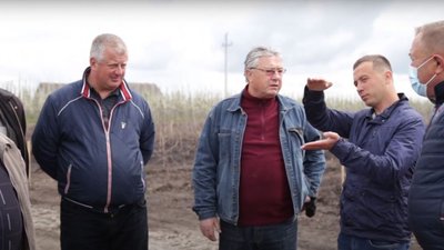 "Навіть не снилася така казка": ветерани сільського господарства відвідали підприємства Петра Гадза. ВІДЕО