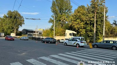 У Тернополі водій автомобіля збив на пішохідному переході двох дітей