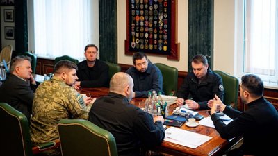 42% українців вважають, що після війни має відбутися повне перезаваетаження влади