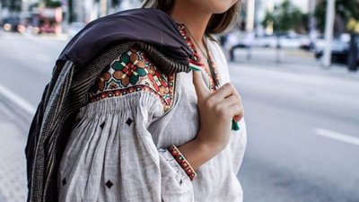 Пасажири у вишиванках сьогодні можуть їздити громадським транспортом безкоштовно
