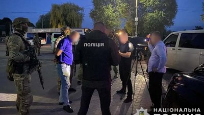 Бандити вимагали у підприємця 4000 доларів неіснуючого боргу і відібрали автомобіль