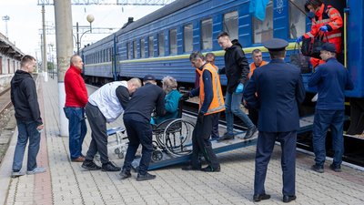 Евакуаційним потягом до Тернополя прибули мешканці Краматорська і Слов’янська